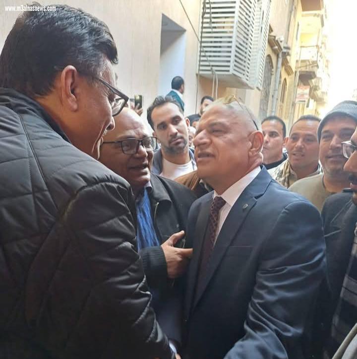 بالهتافات والأغانى الوطنيه والزغاريد ... الآلاف فى استقبال حاشد للواء مسعد أبوسكين بمسقط رأسه بكفر الشيخ
