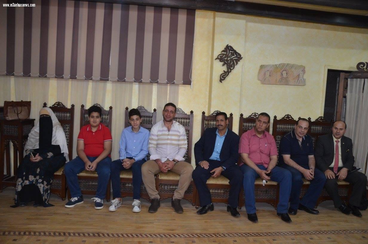 محافظ كفرالشيخ يوزع اللحوم والمنتجات الغذائية بكنيسة العذراء مريم بسخا