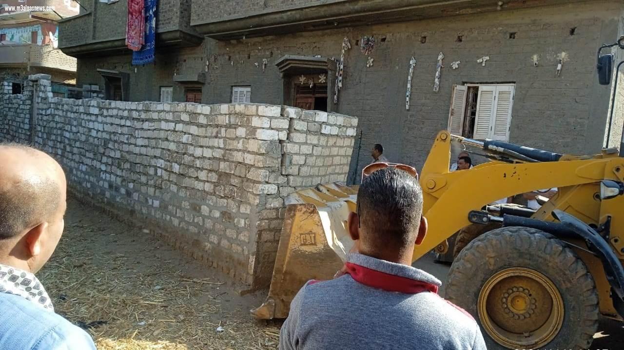 ضمن المرحلة الثالثة من الموجة الـ 18 لازالة التعديات محافظ أسيوط: إزالة 18 حالة تعدي على أراضي أملاك دولة أوقاف وأراضي زراعية بمنفلوط