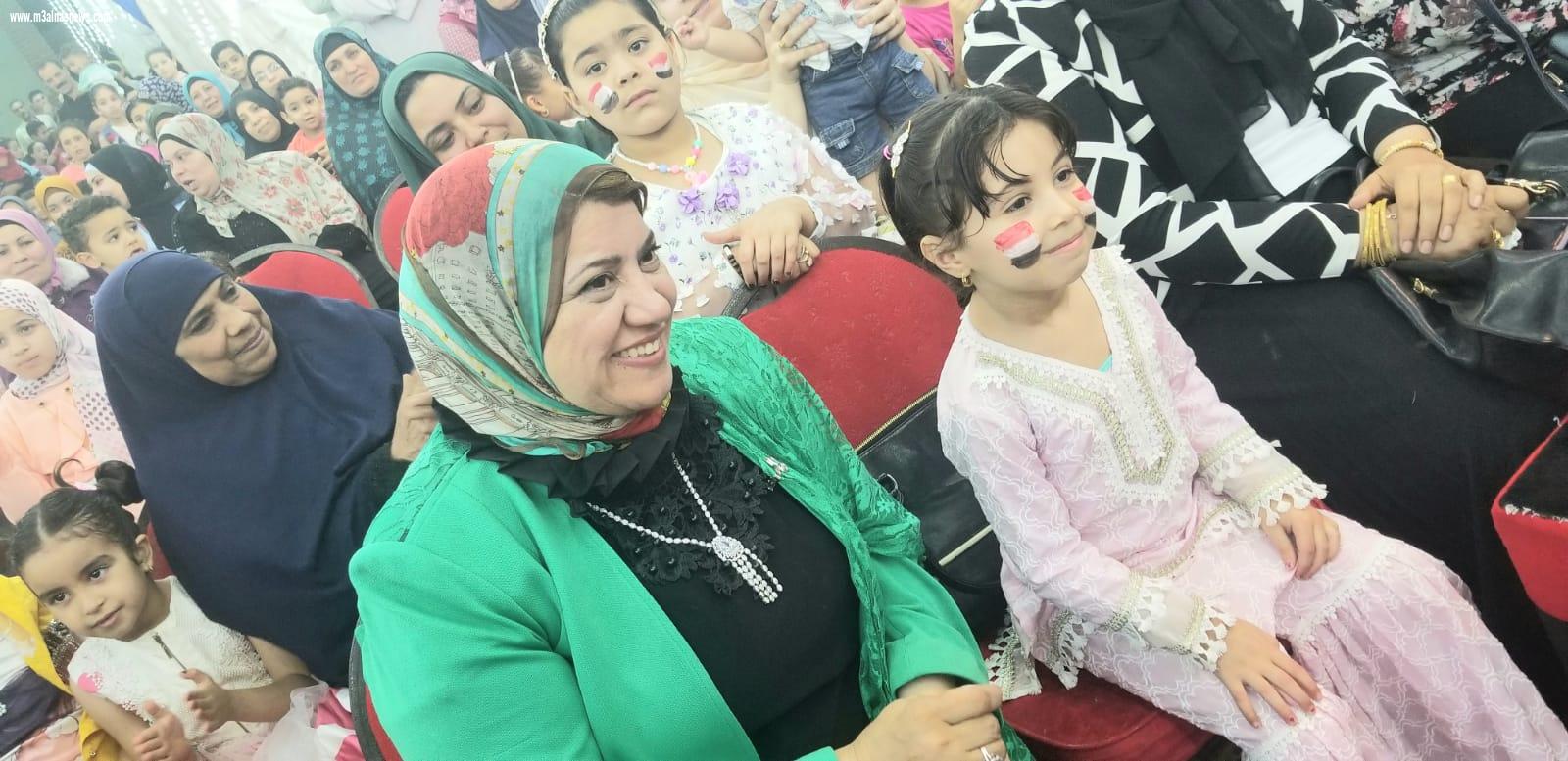 أمسيات ثقافية وفنية بقرية 