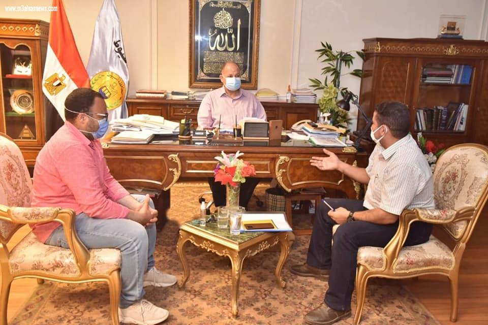 محافظ أسيوط يلتقي المدير الجديد لفرع شركة المقاولون العرب بالمحافظة ويستعرض الموقف التنفيذي لمشروعات حياة كريمة وتطوير الريف المصري