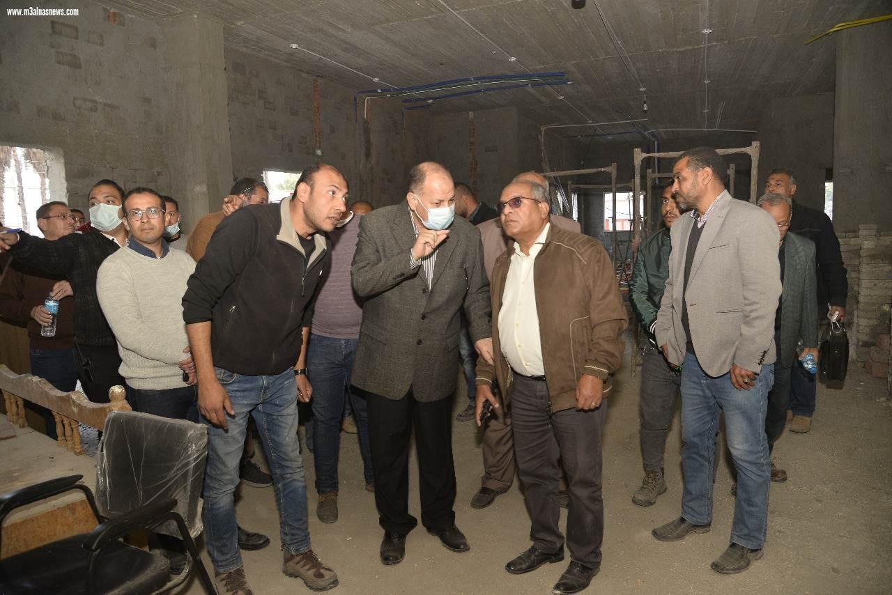محافظ أسيوط يتفقد أعمال إنشاء مجمع الخدمات الحكومية والمجمع الزراعي بقرية الزرابي بأبوتيج ضمن المشروع القومي لتطوير الريف المصري والمبادرة الرئاسية 