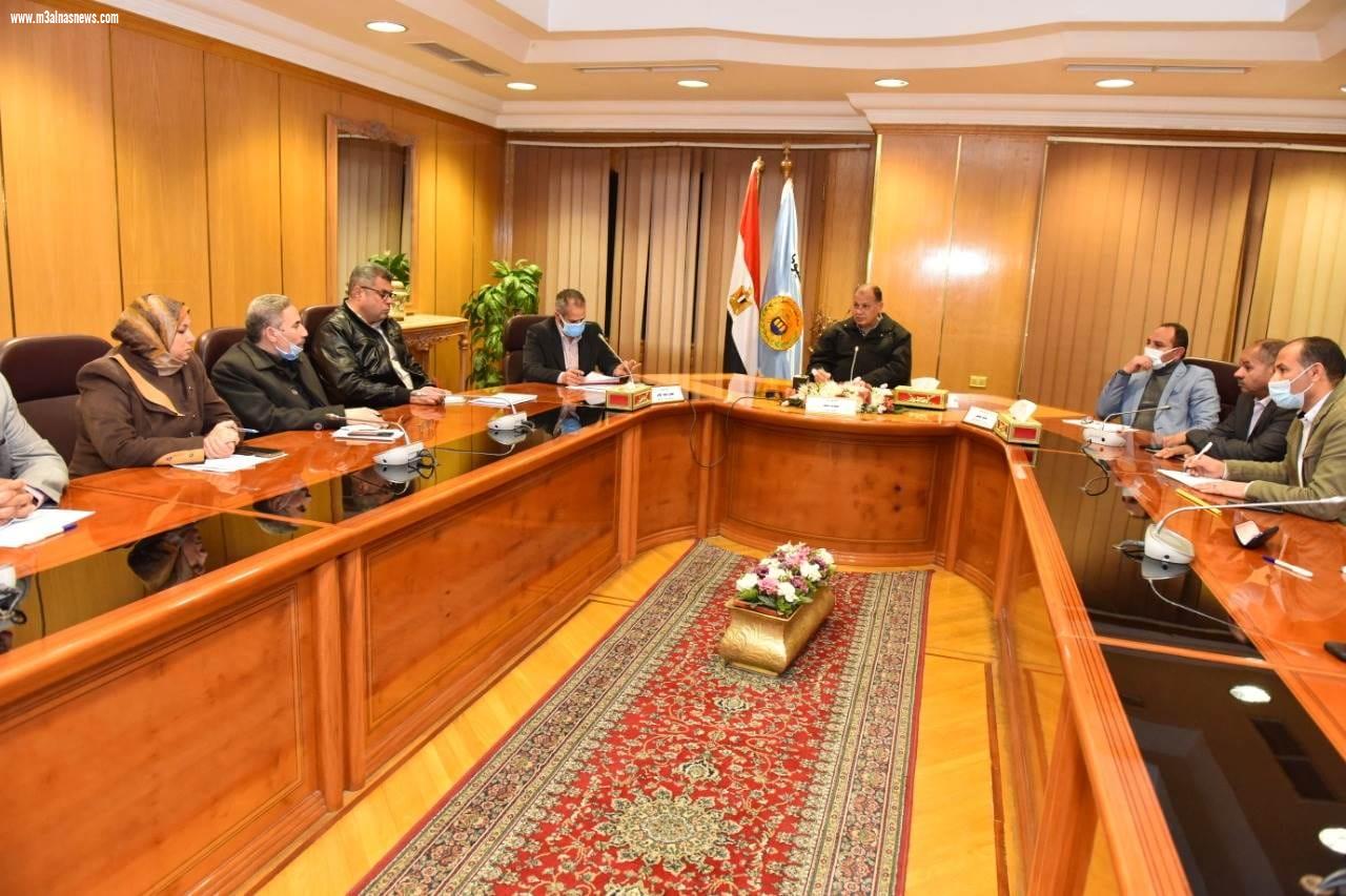 محافظ أسيوط يؤكد على متابعته المستمرة لمنظومة تقنين أراضي أملاك الدولة ويشدد على تكثيف العمل وزيادة معدلات الأداء