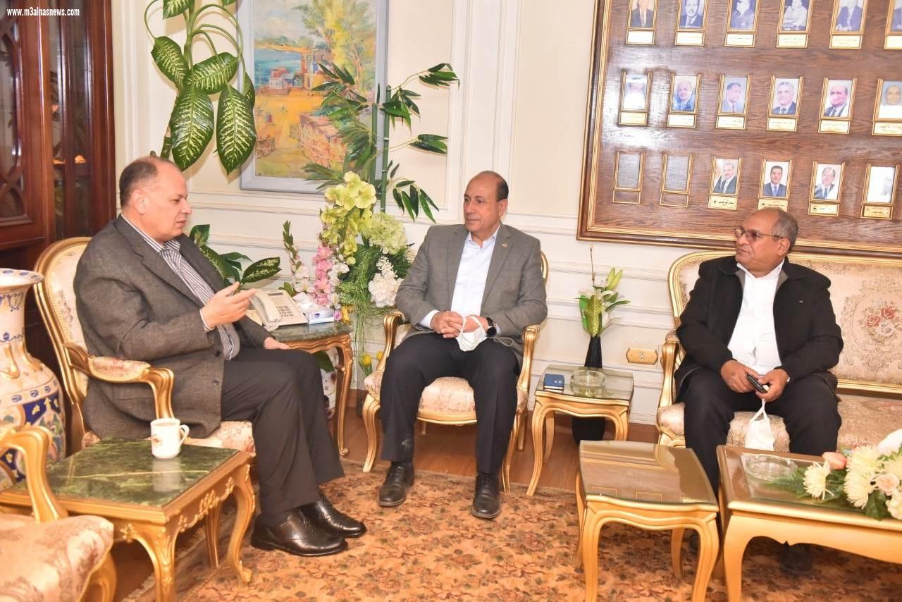 محافظ أسيوط يلتقى رئيس الجهاز المركزي للتعمير لمناقشة الموقف التنفيذي لمشروعات المبادرة الرئاسية حياة كريمة ومرحلتها الجديدة المشروع القومي لتطوير الريف المصري