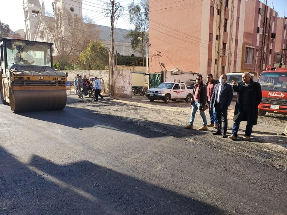 محافظ أسيوط يعلن استكمال أعمال رصف شوارع حى غرب والسكرتير العام يتفقد أعمال إعادة رصف بعض الشوارع