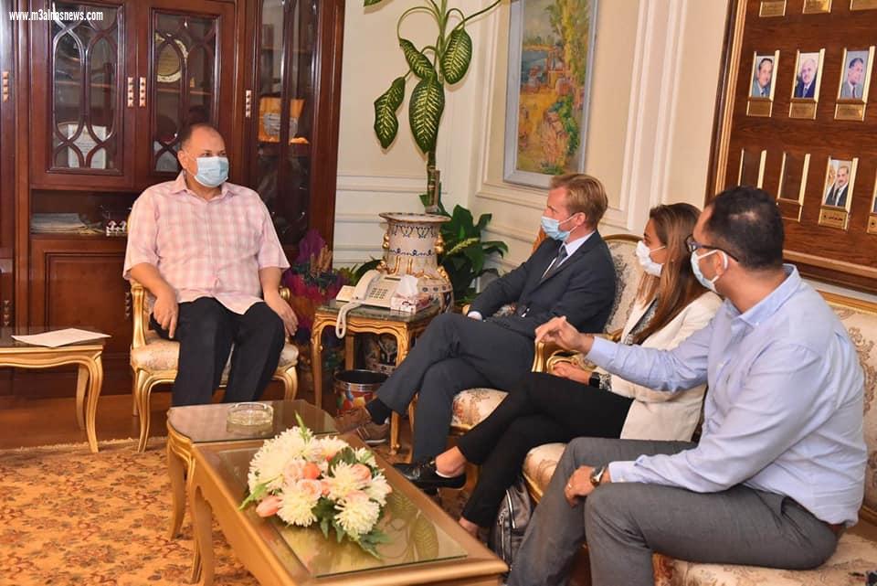 محافظ أسيوط يلتقي ممثلي صندوق التنمية الحضارية والوكالة الالمانية للتعاون الدولي لمناقشة تطوير البنية التحتية بالمناطق غير المخططة بمركز أبنوب