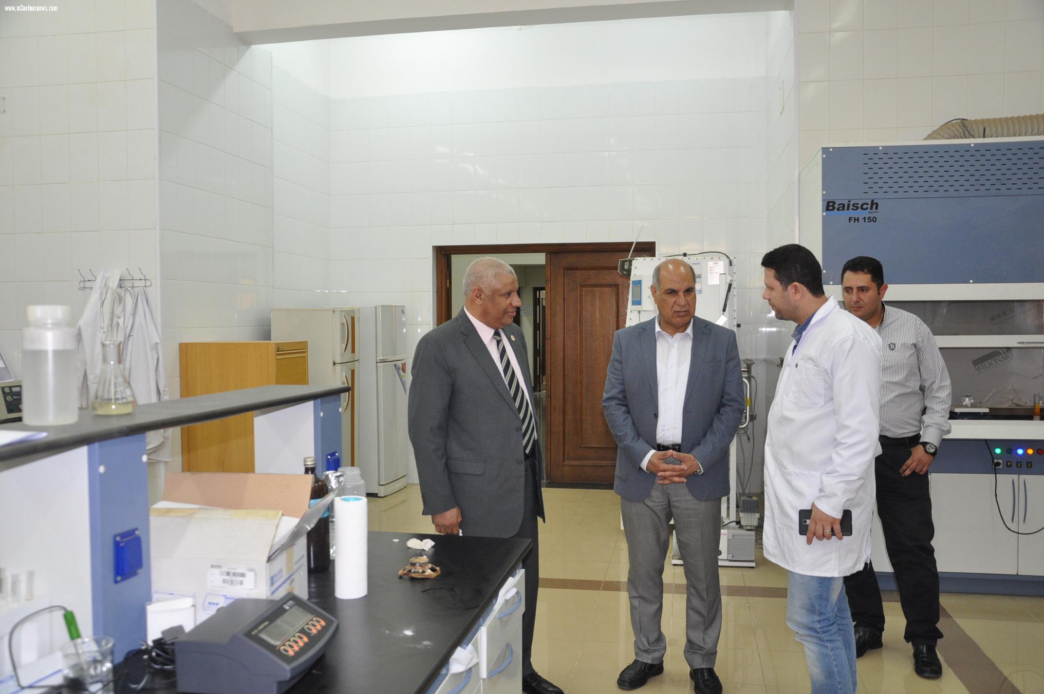 رئيس الشركة الوطنية للرمال السوداء يزور جامعه كفرالشيخ