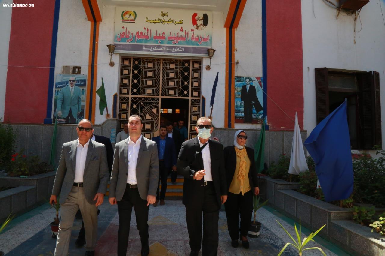محافظ كفر الشيخ يتفقد لجان الثانوية العامة ويطمئن على تطبيق الإجراءات الاحترازية