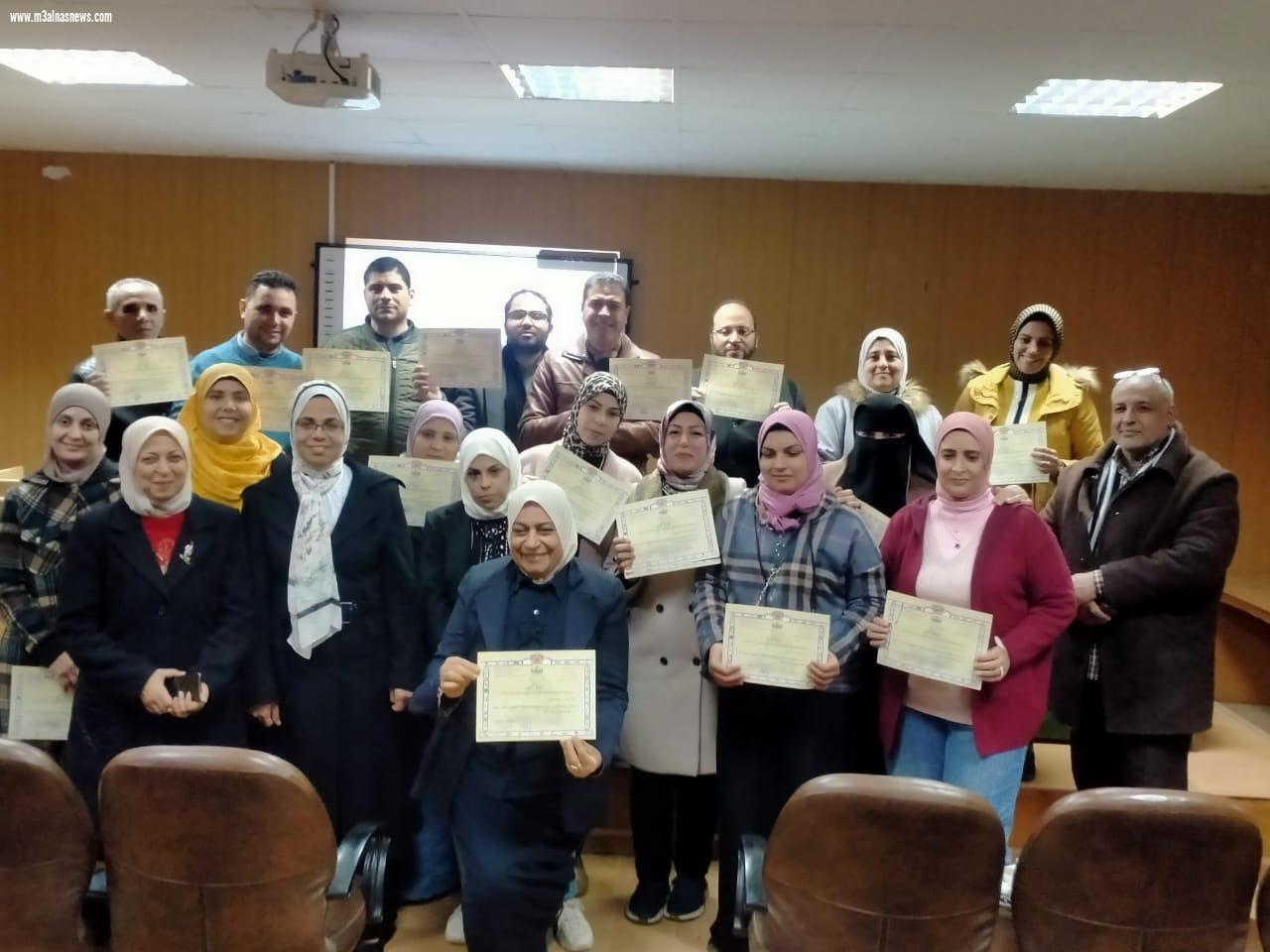 انتهاء الدورة التدريبية لرفع كفاءة مسئولي خدمه المواطنين بالمستشفيات العامة و المركزية بكفر الشيخ