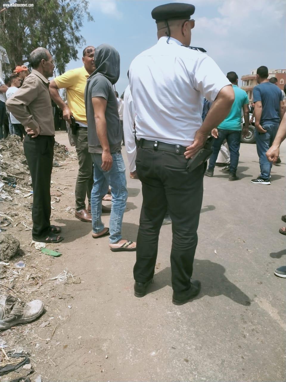 وقفة احتجاجية لاهالى قرية زيدان بكفرالشيخ لتأخر بانتشال جثامين أبنائهم