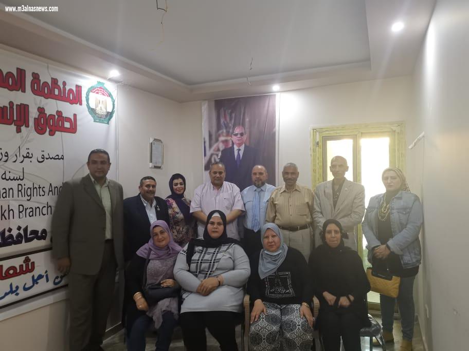 مكتب كفرالشيخ يجتمع لحل مشكلات المواطنين ويهنئ القرشى بتكليفه مستشارا إعلاميا لرئيس مجلس الإدارة