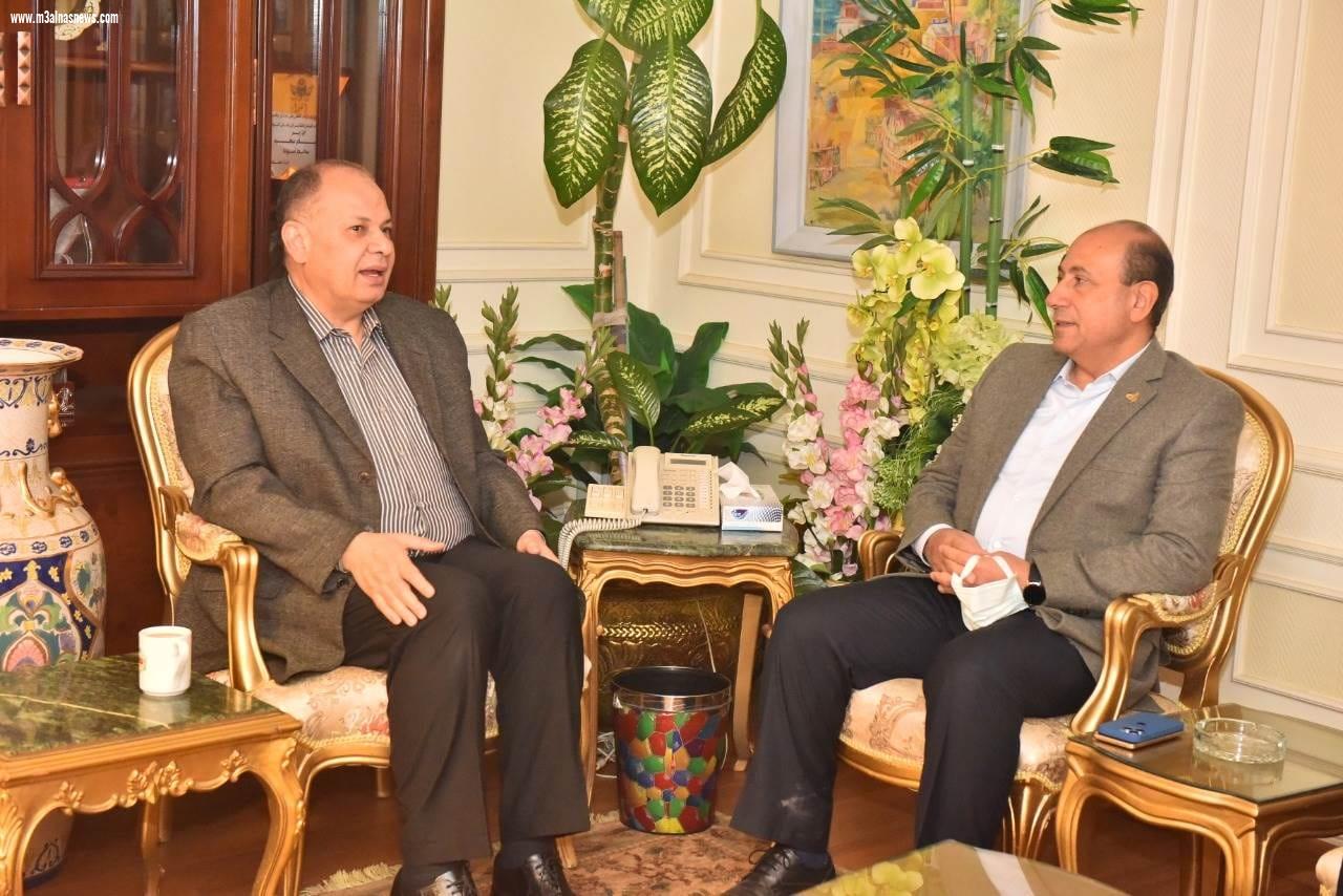 محافظ أسيوط يلتقى رئيس الجهاز المركزي للتعمير لمناقشة الموقف التنفيذي لمشروعات المبادرة الرئاسية حياة كريمة ومرحلتها الجديدة المشروع القومي لتطوير الريف المصري