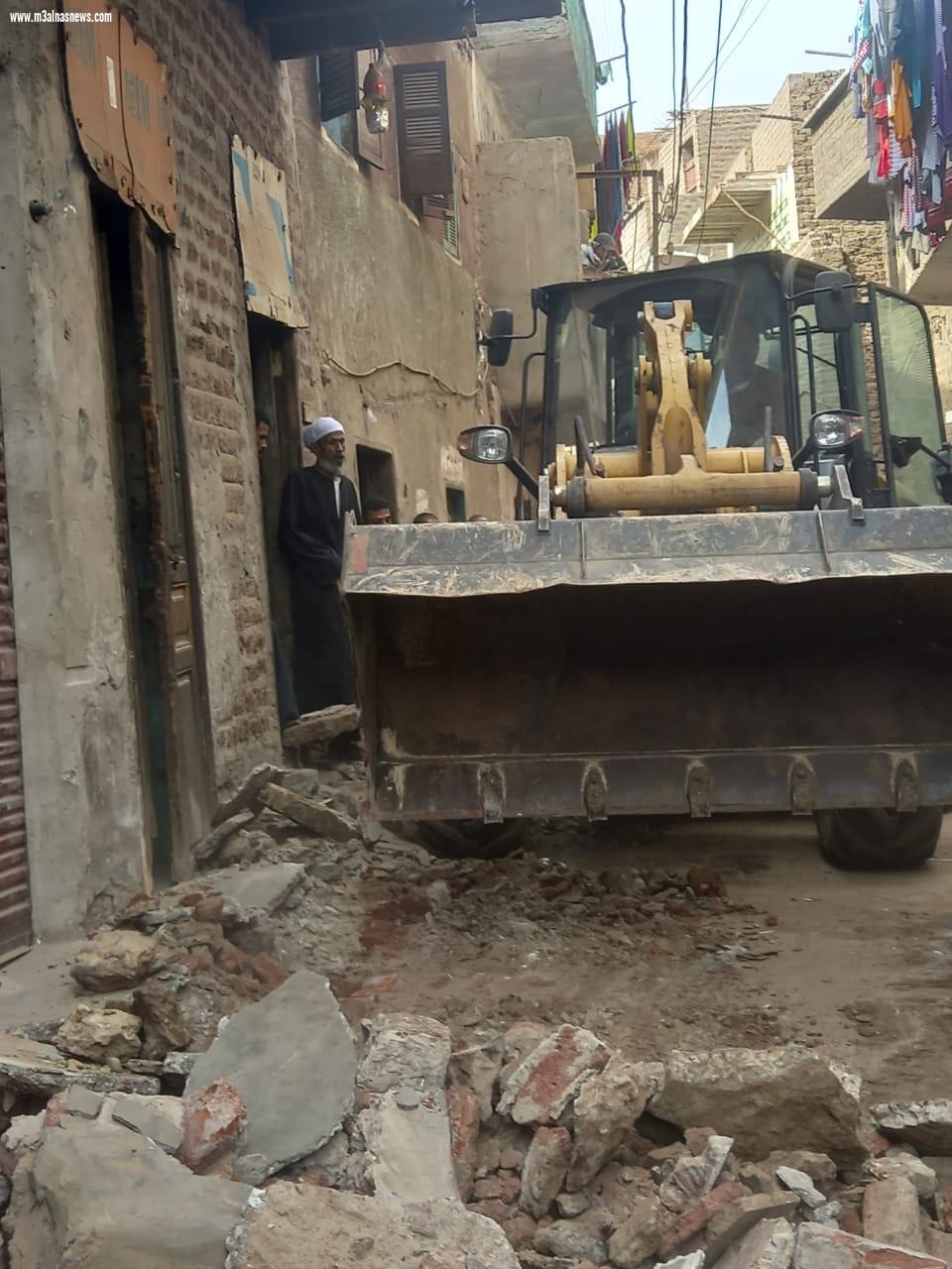 محافظ أسيوط: إزالات فورية لـ 19 حالة تعدي على أراضي زراعية وخطوط تنظيم بالشارع العام بالقوصية