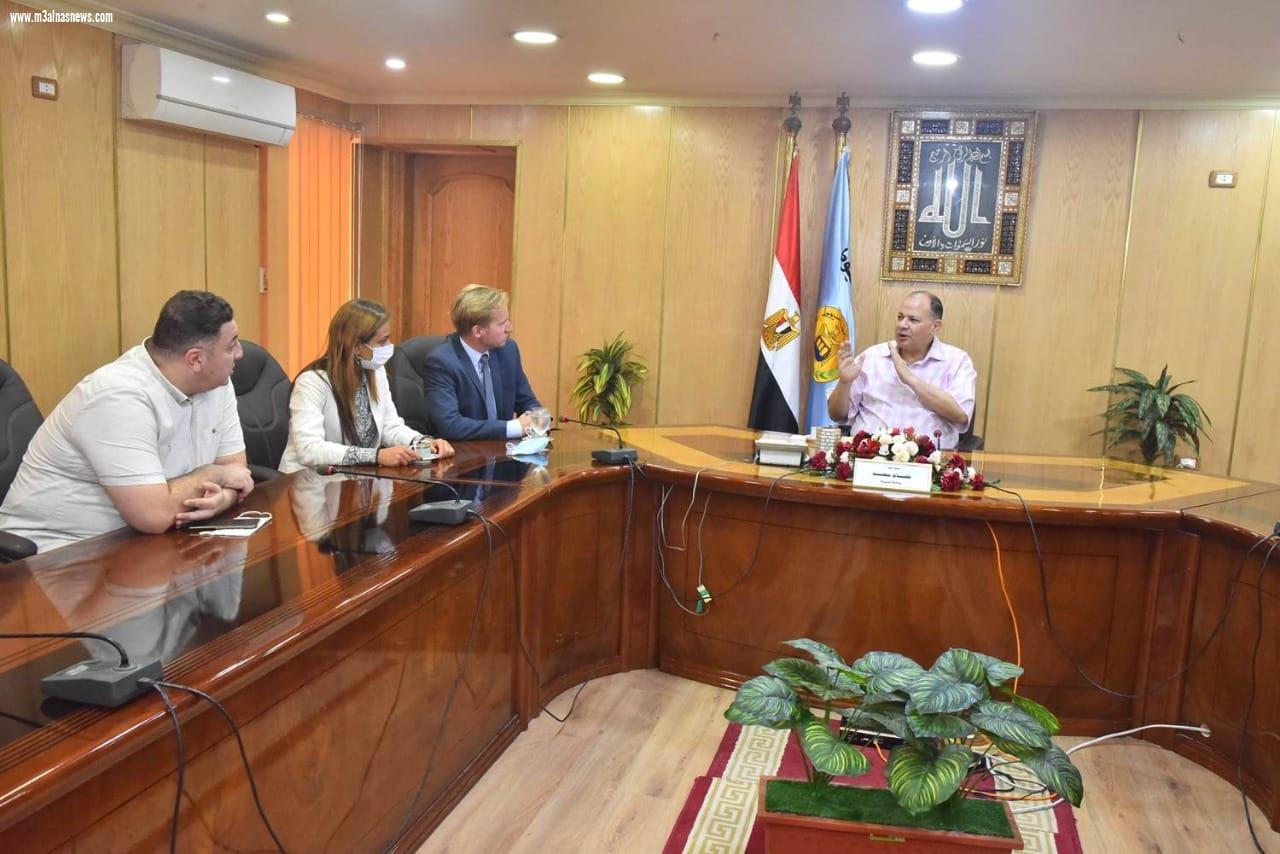 محافظ أسيوط يلتقي ممثلي صندوق التنمية الحضارية والوكالة الالمانية للتعاون الدولي لمناقشة تطوير البنية التحتية بالمناطق غير المخططة بمركز أبنوب