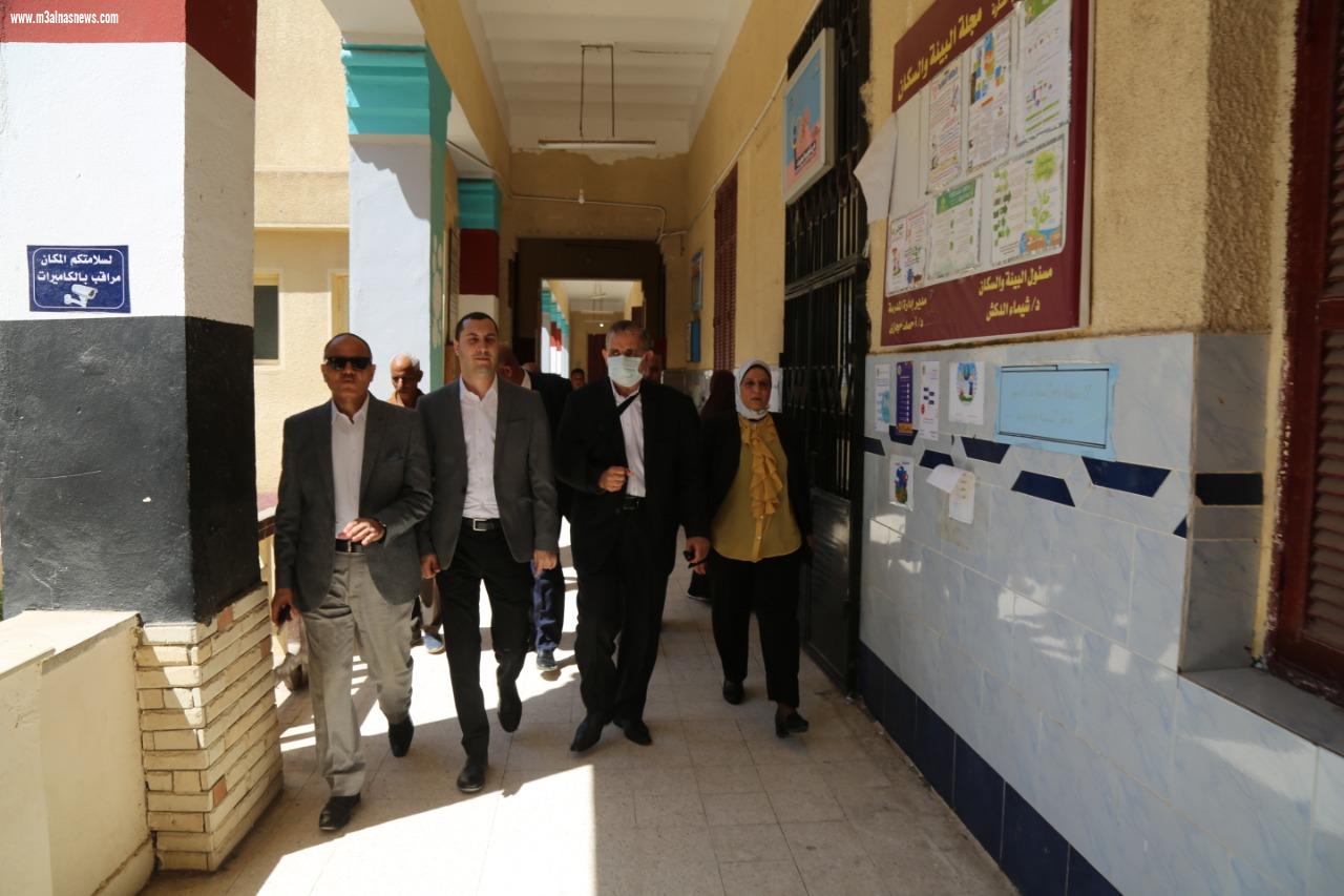 محافظ كفر الشيخ يتفقد لجان الثانوية العامة ويطمئن على تطبيق الإجراءات الاحترازية