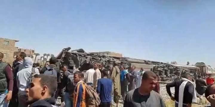 مصرع 32 مواطناً وإصابة 66 آخرين فى حادث قطارى سوهاج