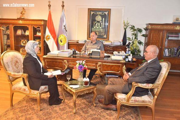 محافظ أسيوط يناقش الموقف التنفيذى لمشروعات المبادرة الرئاسية