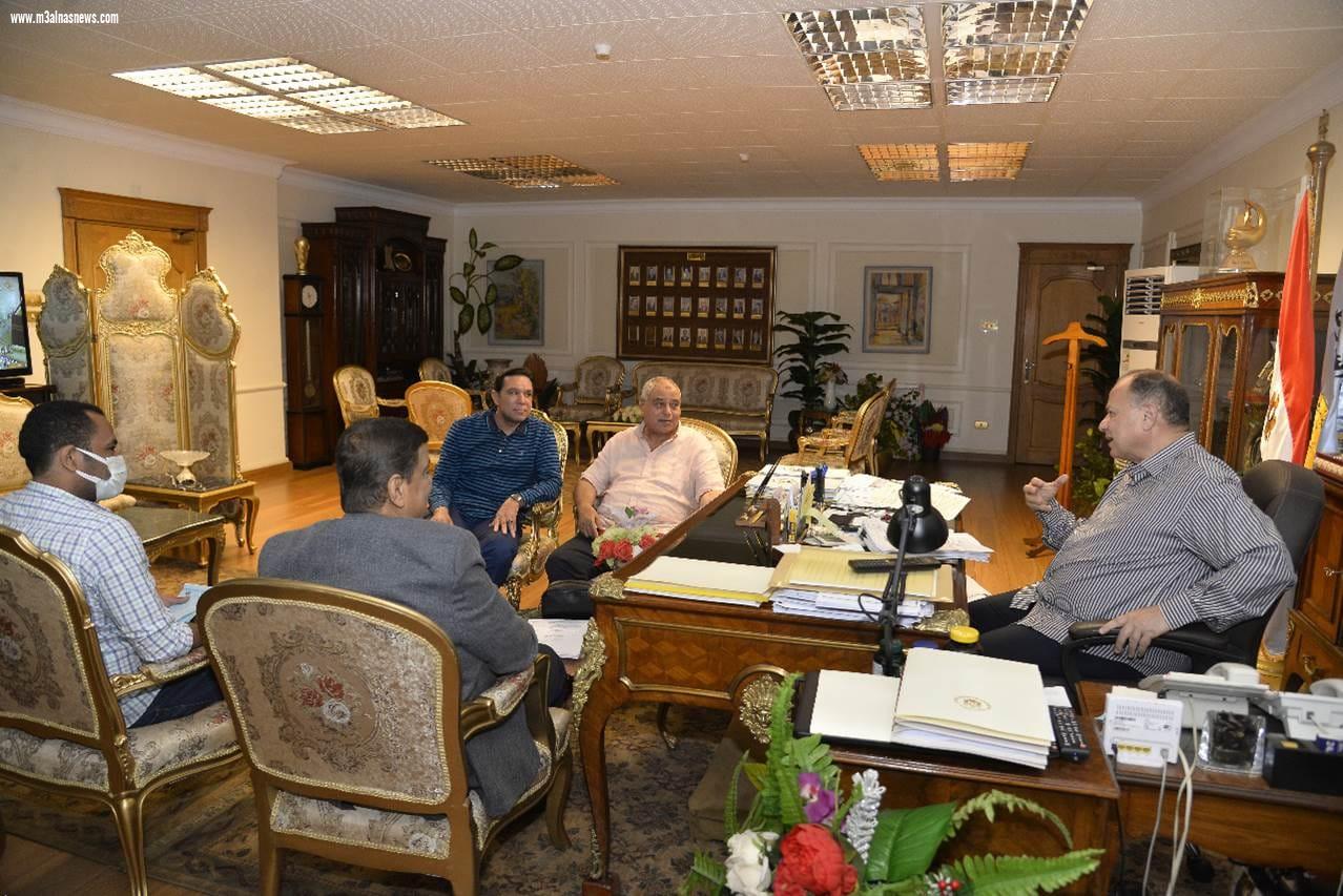 محافظ أسيوط يواصل لقاءاته الدورية بأعضاء النواب والشيوخ لمناقشة بعض القضايا الخدمية والاحتياجات الجماهيرية