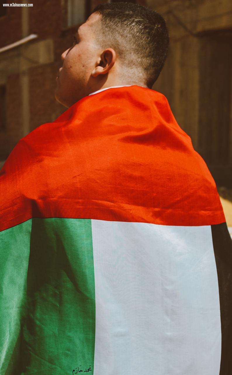 إعلامى مصرى شاب يصور سيشن يبين معاناة الشباب الفلسطينى