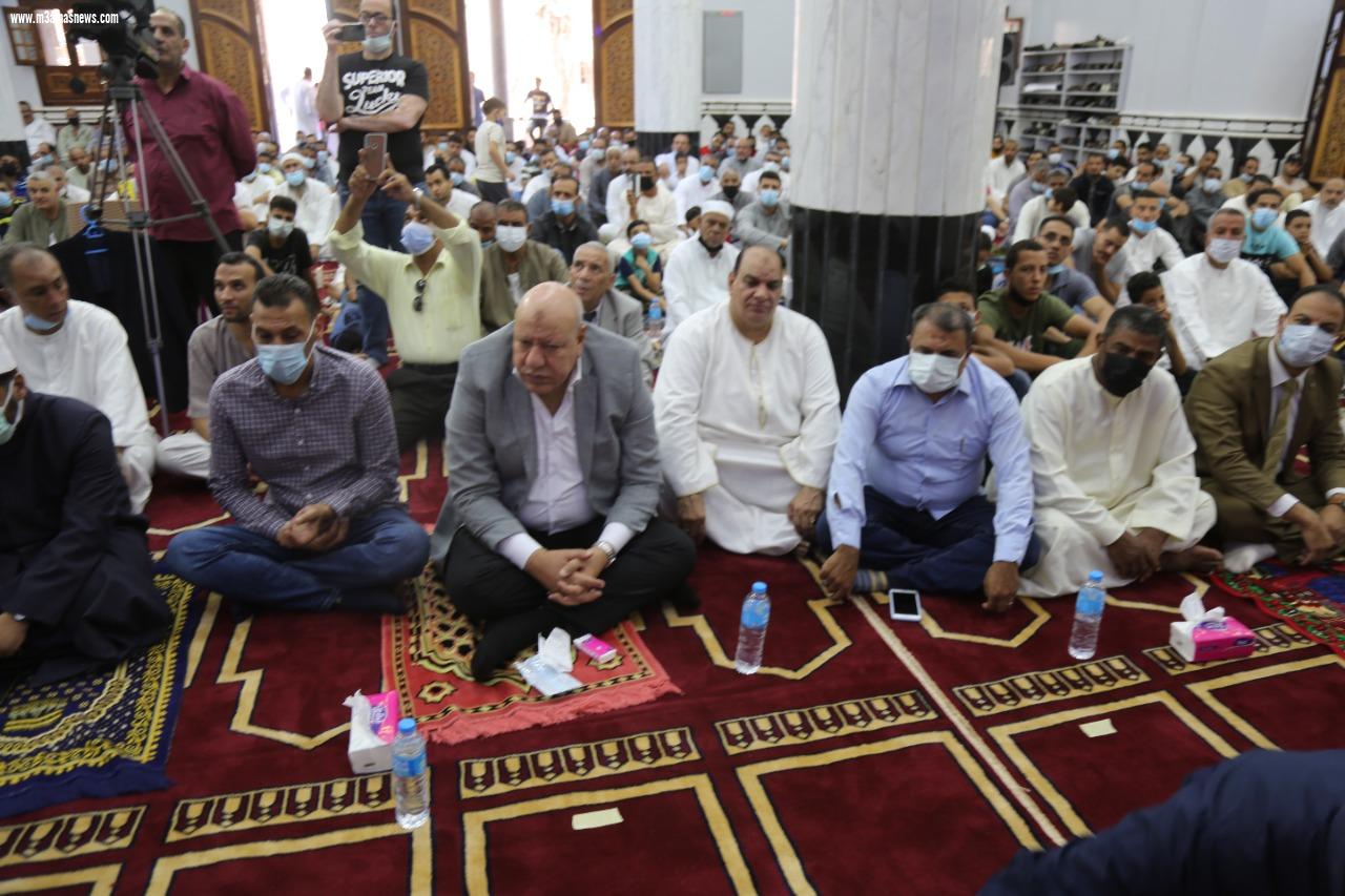  نائبا عن المحافظ 