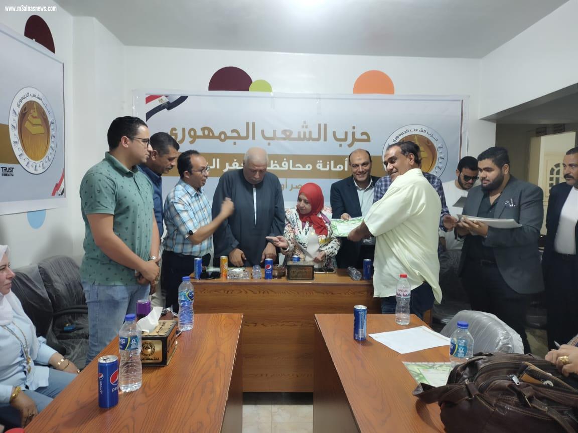 احتفالاً بعيد العمال ... الشعب الجمهورى يكرم المتميزين بالقطاعات المختلفه