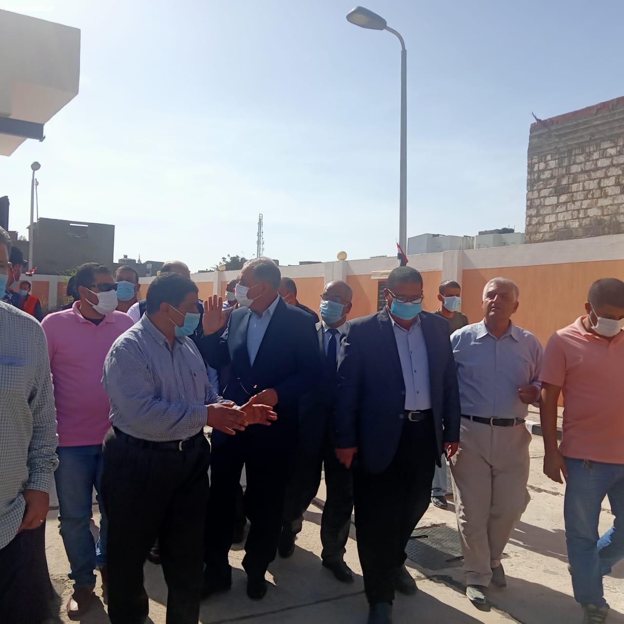 محافظ كفر الشيخ يفتتح مشروع الصرف الصحى لقرية البنائين ببلطيم بتكلفة 38 مليون جنيه
