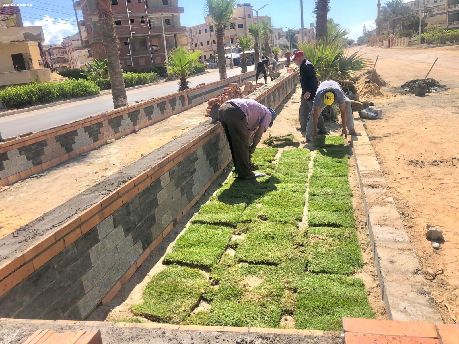 توافد على مصيف بلطيم وتواجد رجال الإنقاذ واستمرار الرصف بالأسفلت والانترلوك