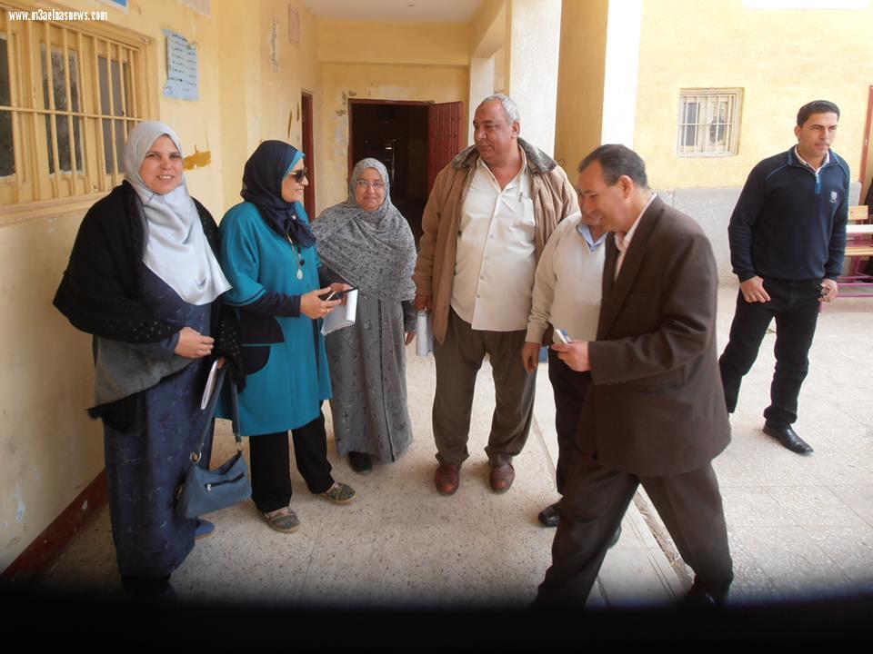 رئيس مدينة الحامول في زيارة مفاجئة لمدرسة الحامول التجارية بنين