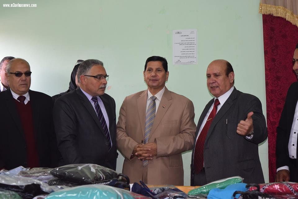 صلاح عثمان يفتتح معرض 