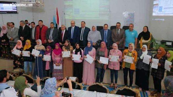 وزير التعليم العالي يستعرض تقريرًا حول إنجازات الجامعات في محو الأمية