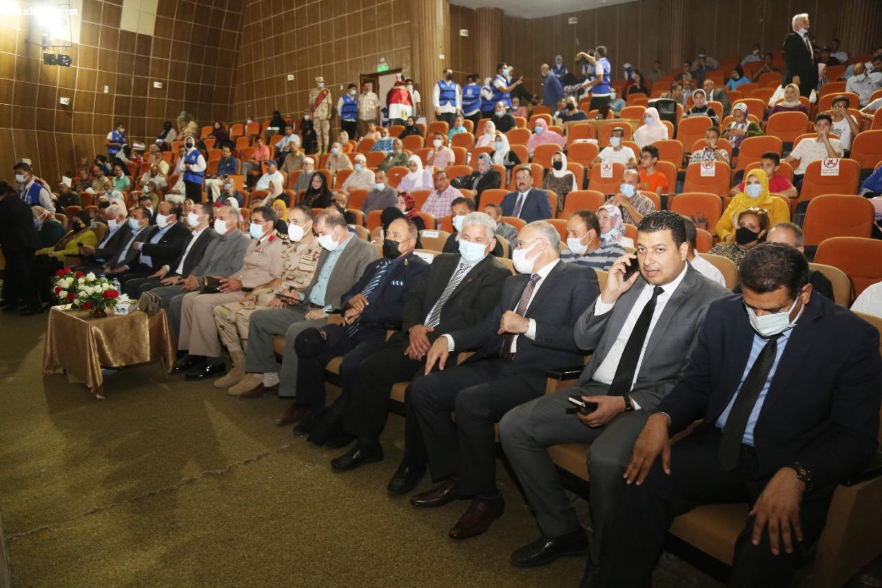 محافظ كفر الشيخ يكرم أبطال أكتوبر ويؤكد أن رجال القوات المسلحة المصرية هم فخر مصر والعالم