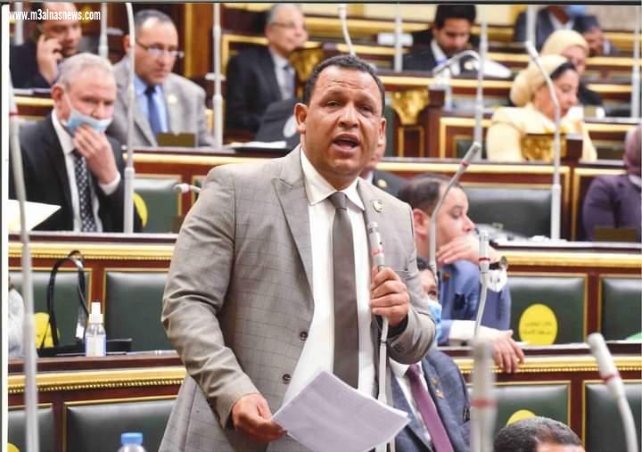 نائب برلمانى ببلطيم ... ينتقد تفكيك كشافات الإنارة بعد زيارة الرئيس