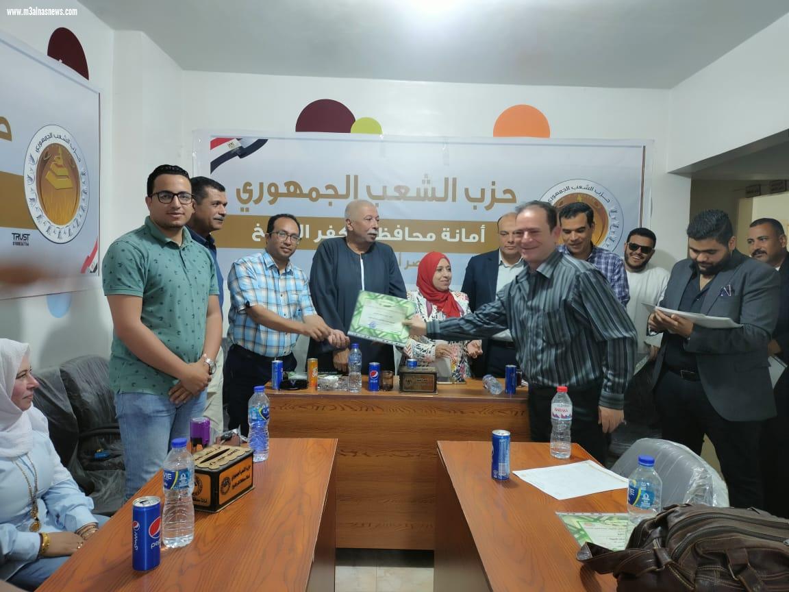 احتفالاً بعيد العمال ... الشعب الجمهورى يكرم المتميزين بالقطاعات المختلفه