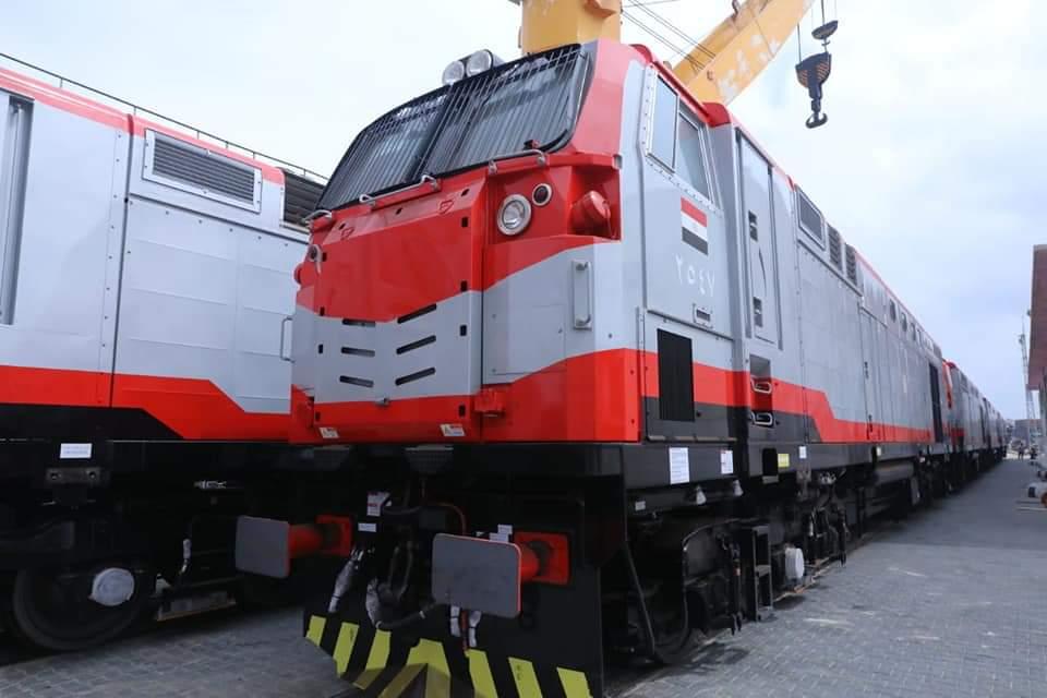 • وزير النقل يعلن وصول الدفعة الرابعة من الجرارات الجديدة الى ميناء الاسكندرية 