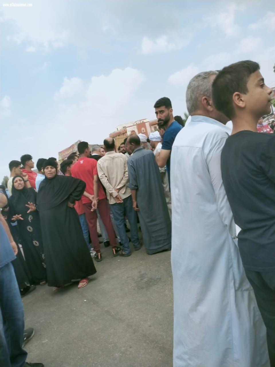 وقفة احتجاجية لاهالى قرية زيدان بكفرالشيخ لتأخر بانتشال جثامين أبنائهم