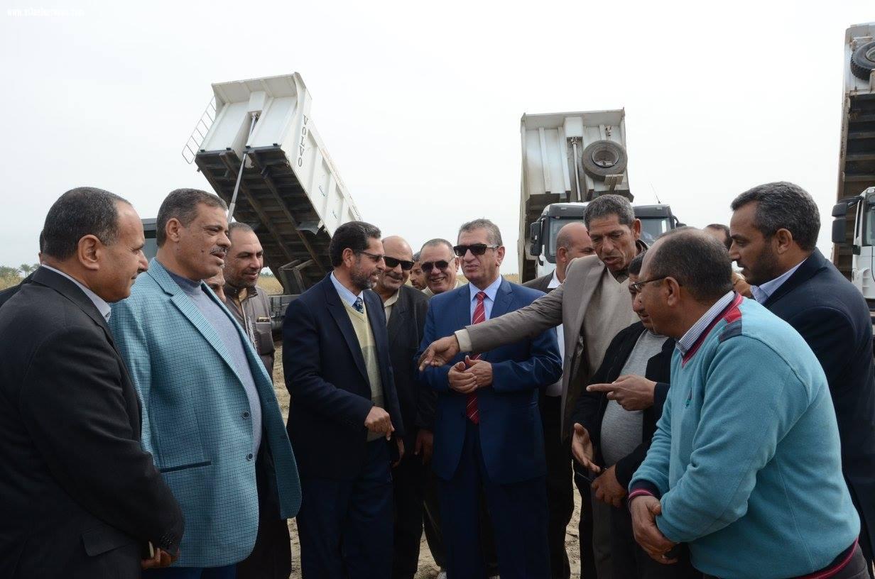 محافظ كفرالشيخ يتابع أعمال إنشاء مصنع فصل الرمال السوداء بالبرلس.. 