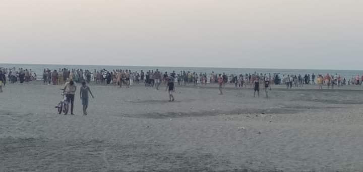 رغم كورونا.. مصيف بلطيم كامل العدد والشرطة تلاحق المطافين