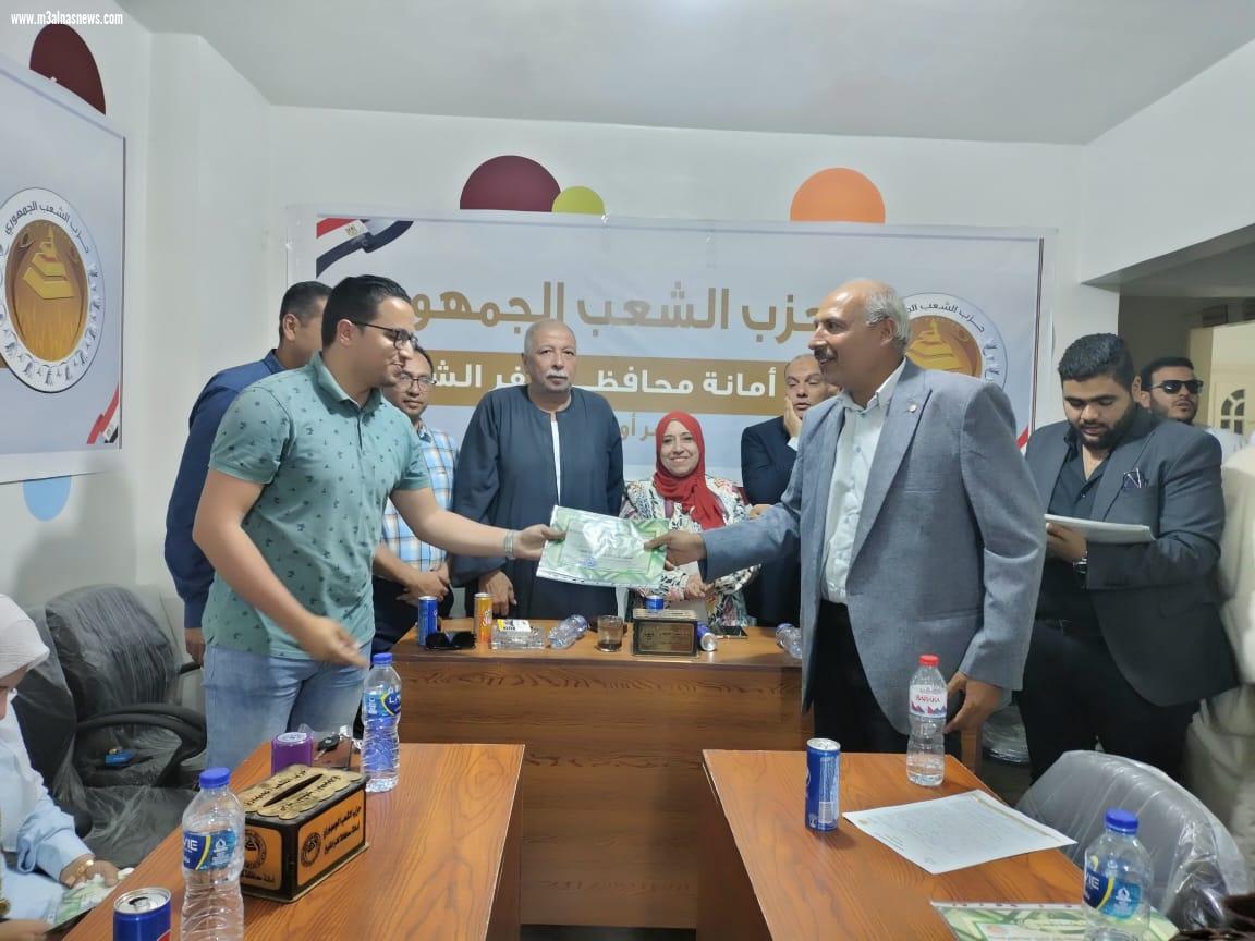 احتفالاً بعيد العمال ... الشعب الجمهورى يكرم المتميزين بالقطاعات المختلفه