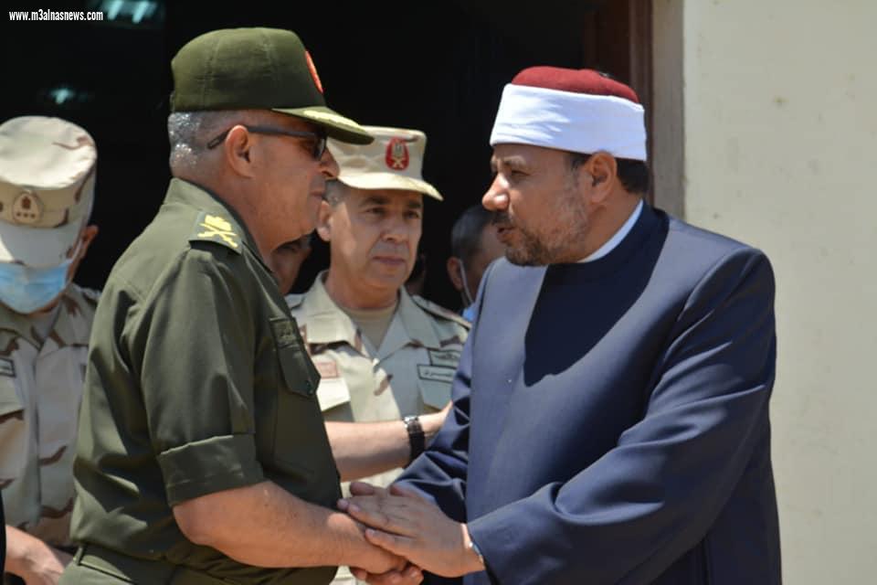 نائب رئيس جامعة الأزهر يستقبل قائد المنطقة الجنوبية العسكرية للتهنئة بعيد الأضحى