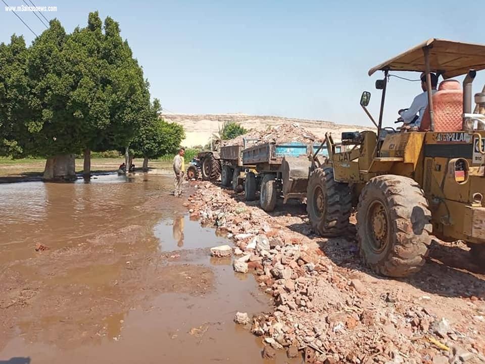 محافظ أسيوط: إعادة تأهيل الطريق بقرية دير القصير بمركز القوصية بسبب ارتفاع منسوب نهر النيل