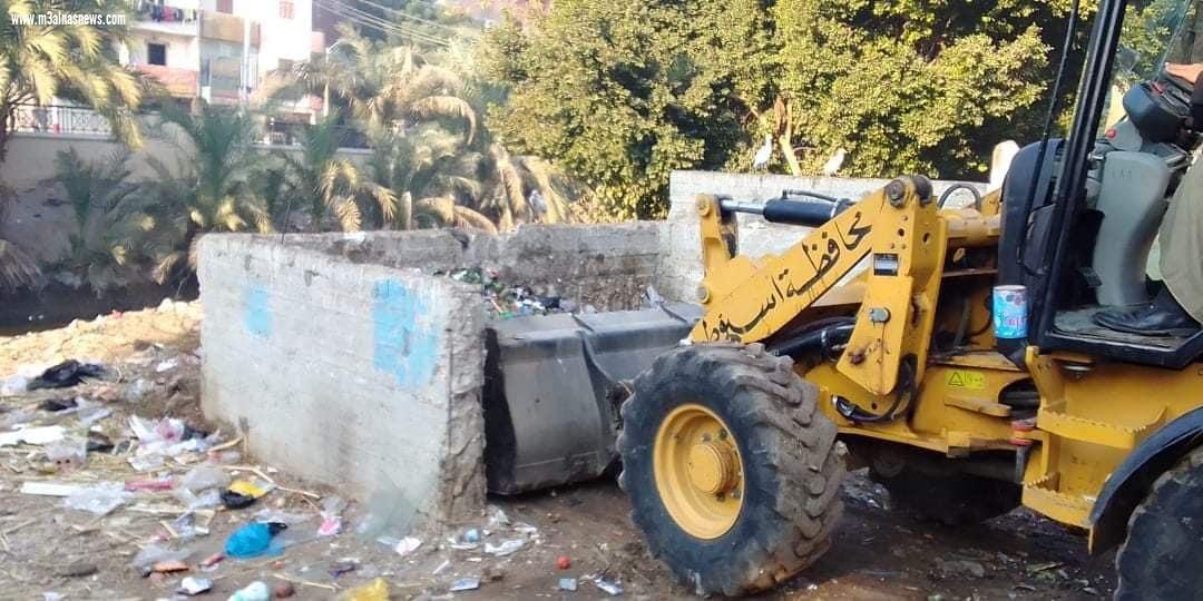 محافظ أسيوط : حملات مكبرة لرفع القمامة والمخلفات لنظافة وتسوية الشوارع والميادين بمراكز البدارى والغنايم والقوصية