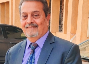 الزميل السيد شحاته .. يهنىء المخرج محمد حيدر ... ببث برنامجه على الفضائيات 