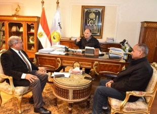 محافظ أسيوط يلتقي مسئولي جهاز التعمير بوسط وشمال الصعيد والوادي الجديد لمناقشة الموقف التنفيذي لمشروعات المبادرة الرئاسية حياة كريمة والمشروع القومي لتطوير الريف المصري