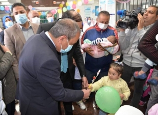 محافظ الإسماعيلية يشهد إنطلاق الحملة القومية للتطعيم ضد مرض شلل الأطفال بمركز طب أسرة عرايشية مصر