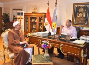 محافظ أسيوط يلتقي أمين بين العائلة المصرية لاستعراض جهود المصالحات ويطالب بتقعيل الأنشطة داخل المدارس ومراكز الشباب