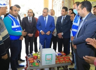 محافظ سوهاج يتفقد وصول 120 ألف كرتونة مواد غذائية لتوزيعها على الأسر الأكثر احتياجا