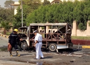 بالتفاصيل.. انفجار سيارتين بمطلع كوبرى أكتوبر فى الدقى وإصابة 9 مواطنين وتحقيقات موسعة لكشف الأسباب