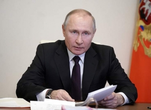 دعوة من بوتين لبايدن لإجراء مناقشات عبر الإنترنت