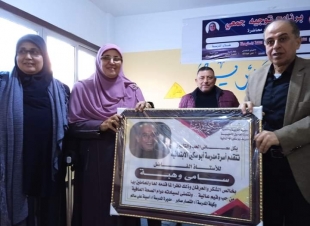 مدرسة أبوسكين ... تكرم مدير التعليم الابتدائي بالحامول بلوغة سن التقاعد 