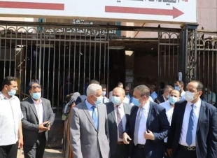 محافظ المنوفية يزور مصابي كرة السرعة بعد حادث الفجر